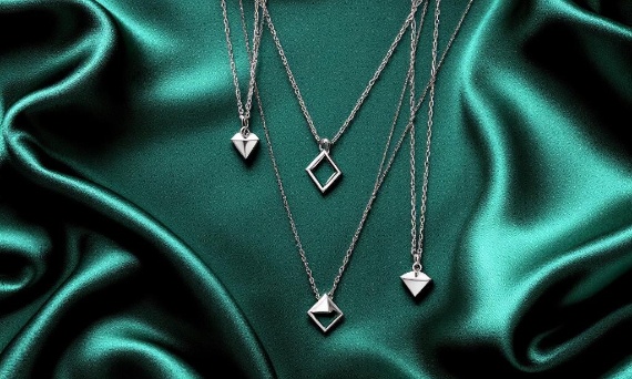 Top 10 srebrnych naszyjników dla minimalistek